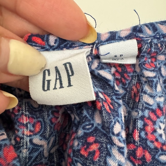 ⭐️3 for $15⭐️ Gap Floral Tank Top - Picture 3 of 4